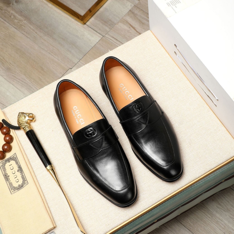 G*u*i leather shoes